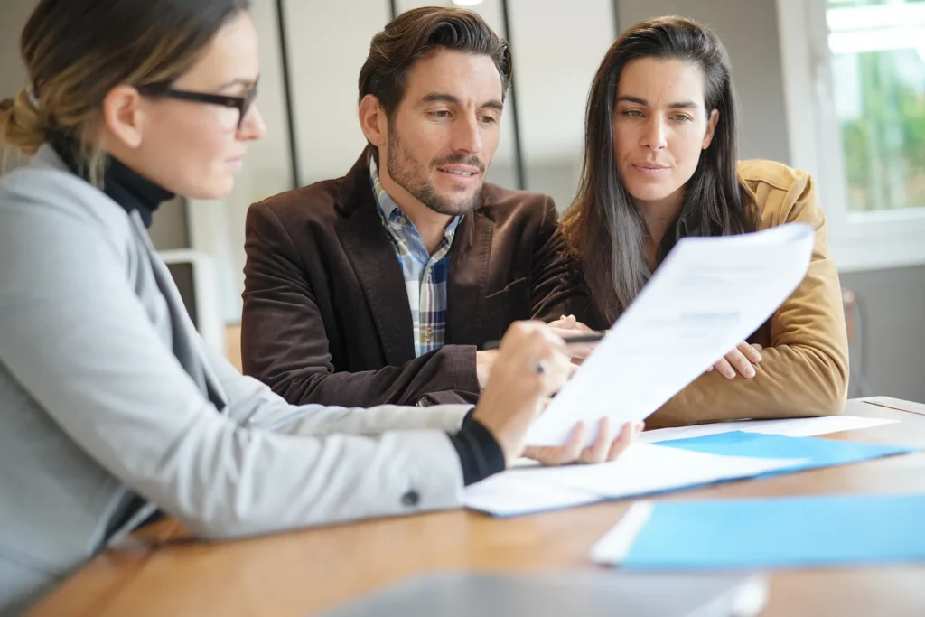 Vérification/otpimisation des contrats d'assurance par un courtier